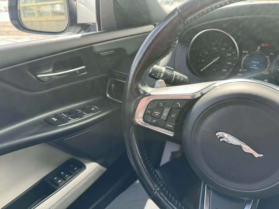 2018 Jaguar XE - Image 11 of 18