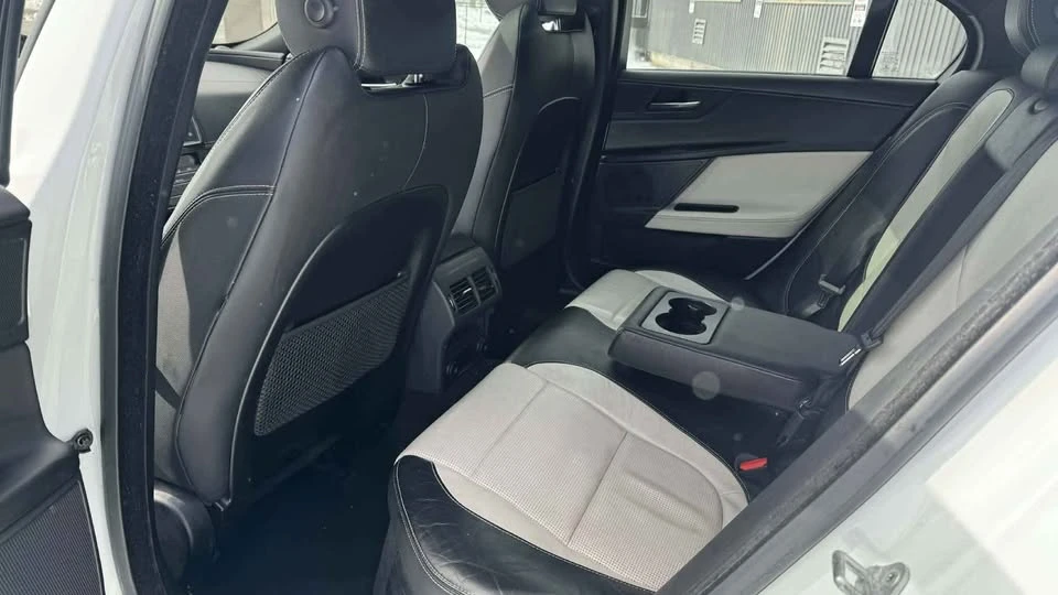 2018 Jaguar XE - Image 18 of 18