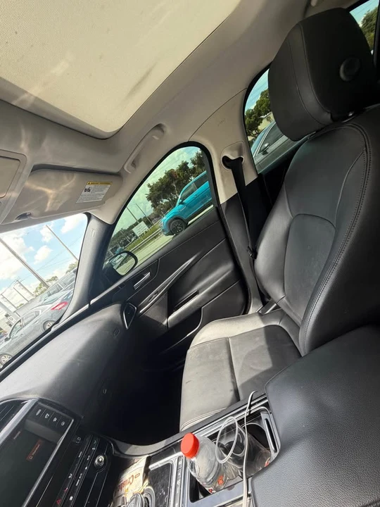 2018 Jaguar XE - Image 8 of 8