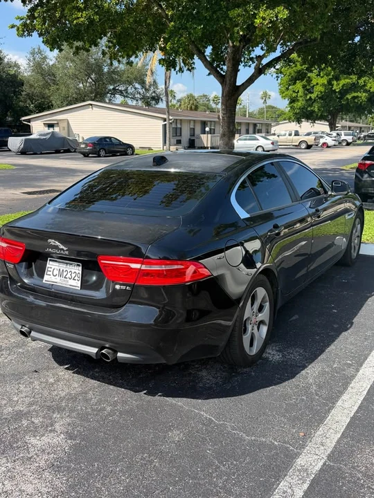 2018 Jaguar XE - Image 5 of 8