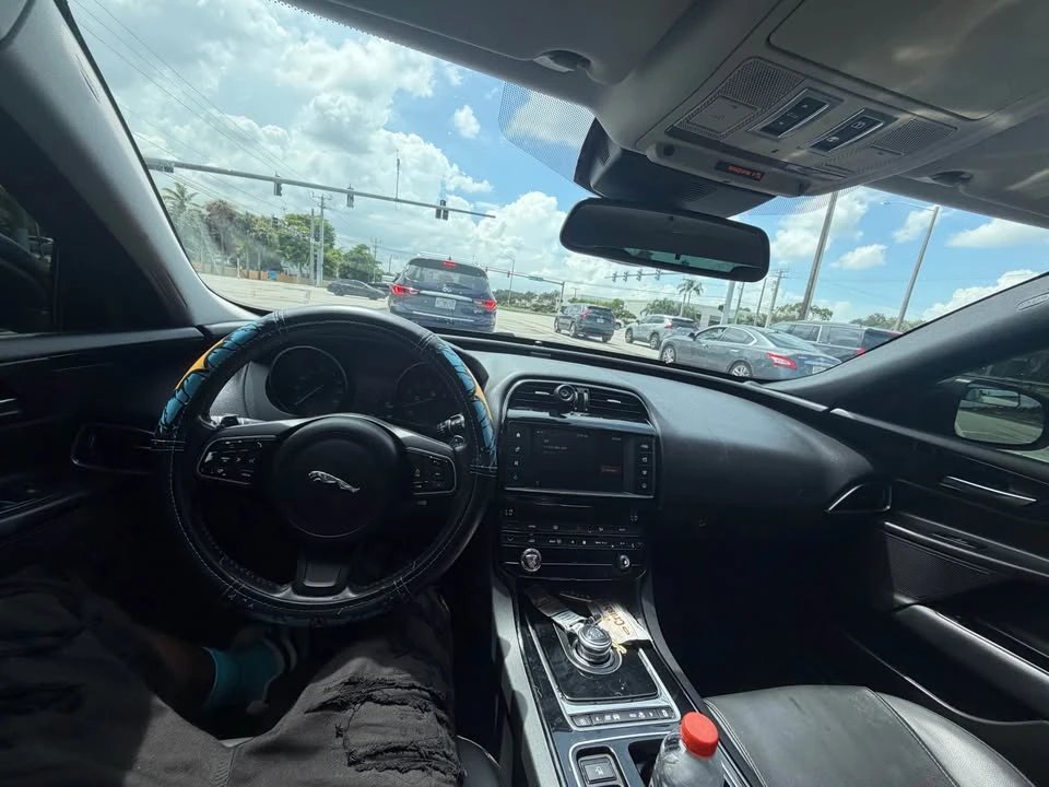 2018 Jaguar XE - Image 6 of 8