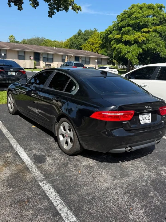 2018 Jaguar XE - Image 4 of 8