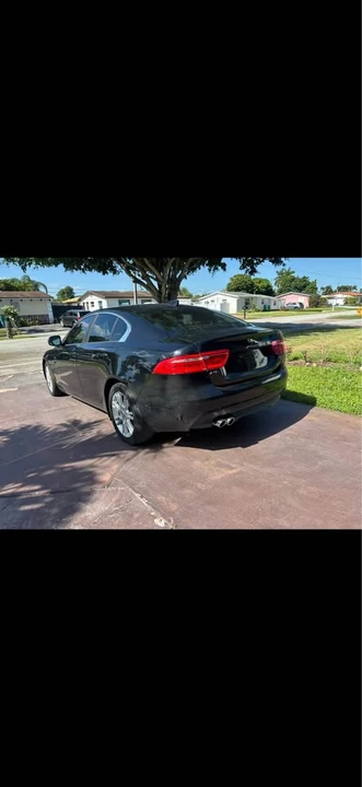 2018 Jaguar XE - Image 4 of 9