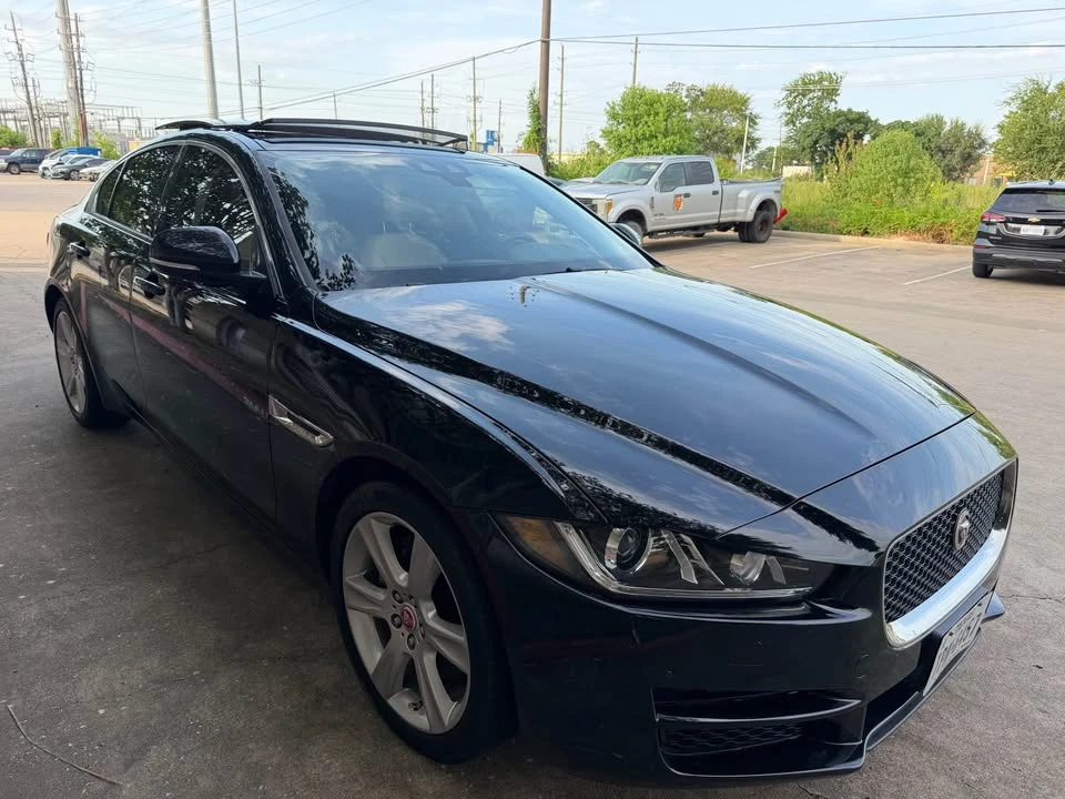 2018 Jaguar XE - Image 3 of 19