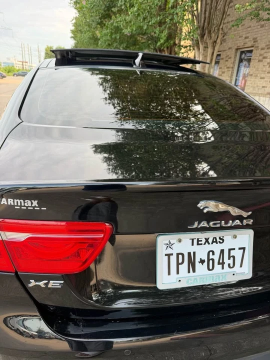 2018 Jaguar XE - Image 9 of 19