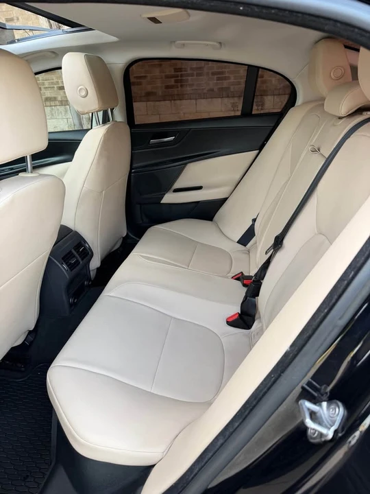 2018 Jaguar XE - Image 15 of 19