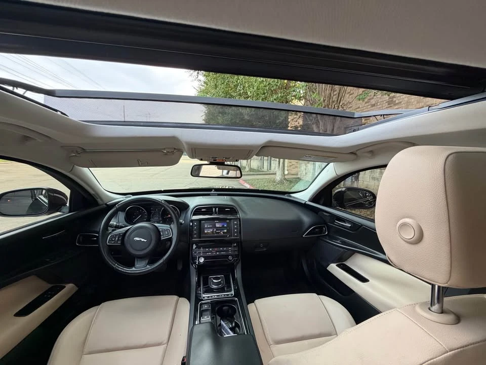 2018 Jaguar XE - Image 10 of 19