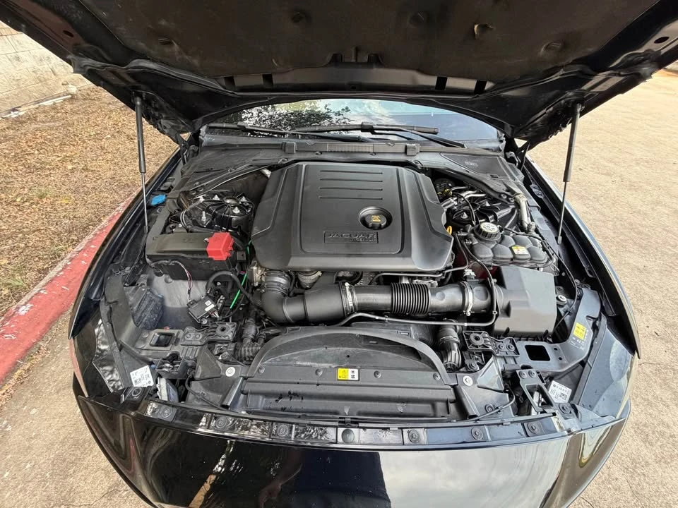 2018 Jaguar XE - Image 17 of 19