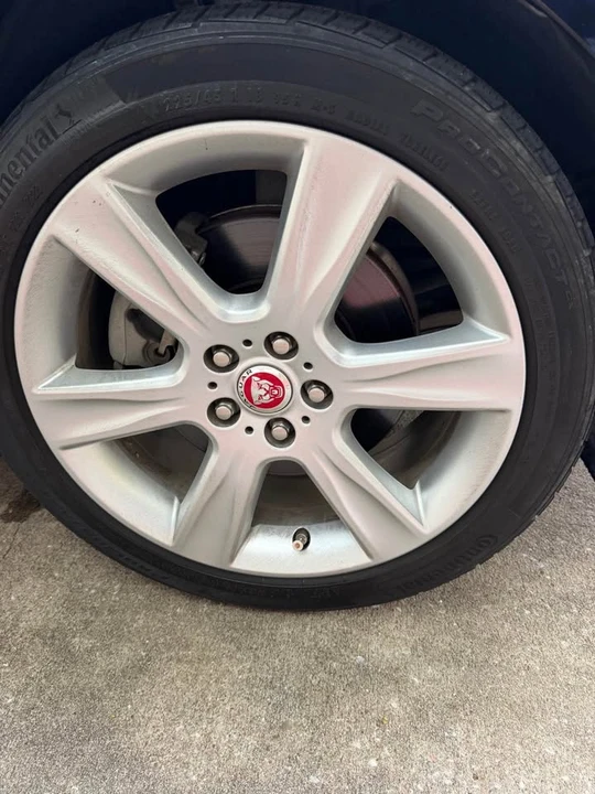 2018 Jaguar XE - Image 19 of 19