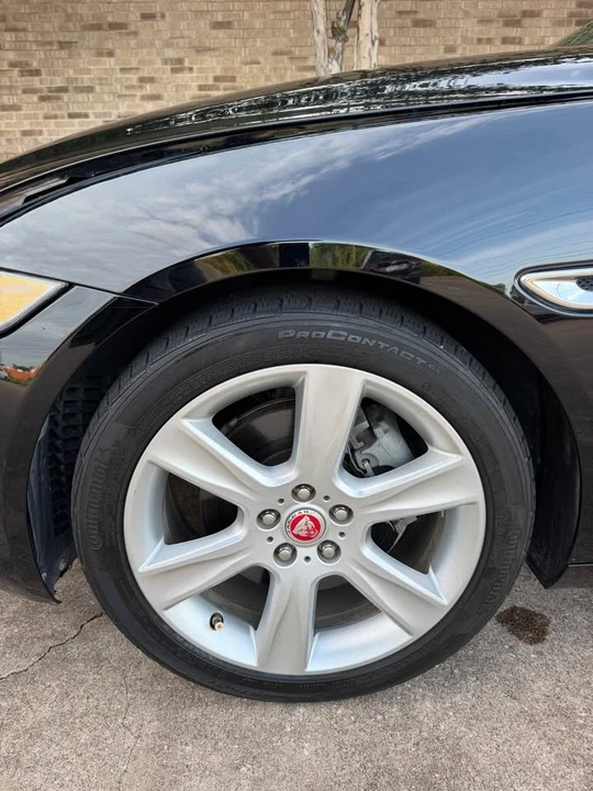 2018 Jaguar XE - Image 18 of 19
