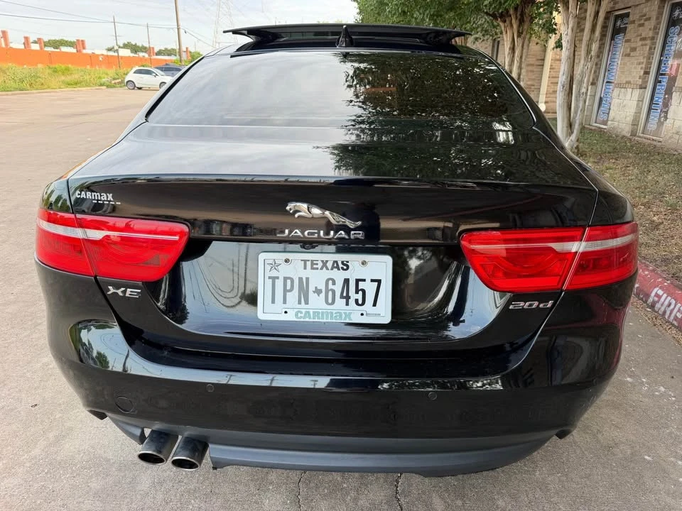 2018 Jaguar XE - Image 5 of 19
