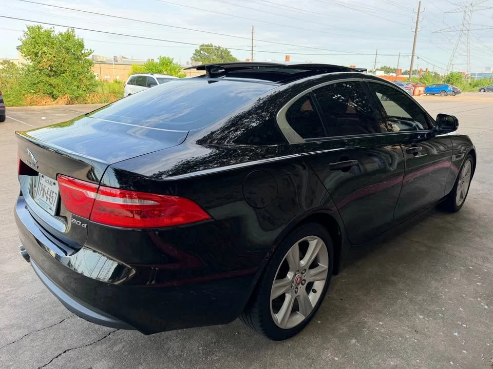 2018 Jaguar XE - Image 4 of 19