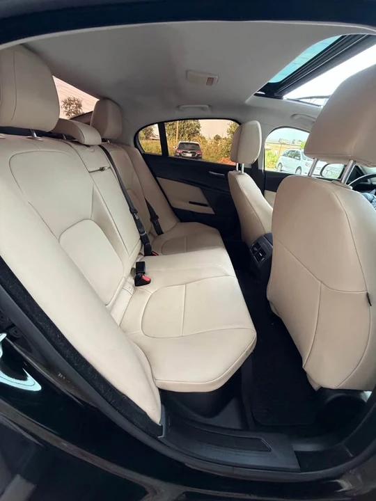 2018 Jaguar XE - Image 12 of 19
