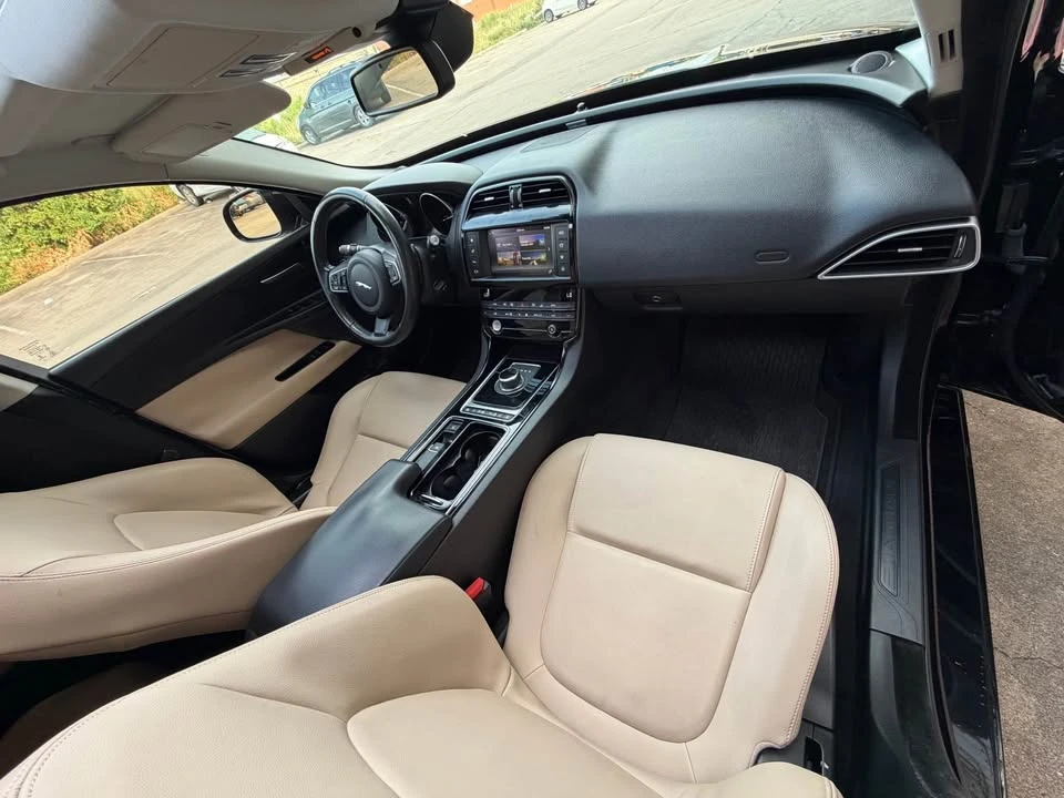 2018 Jaguar XE - Image 13 of 19
