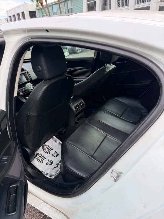 2018 Jaguar XE - Image 10 of 18