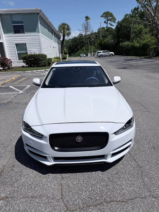 2018 Jaguar XE - Image 6 of 18