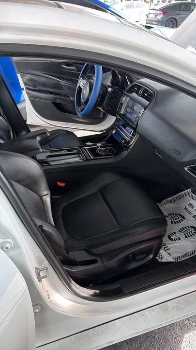 2018 Jaguar XE - Image 15 of 18