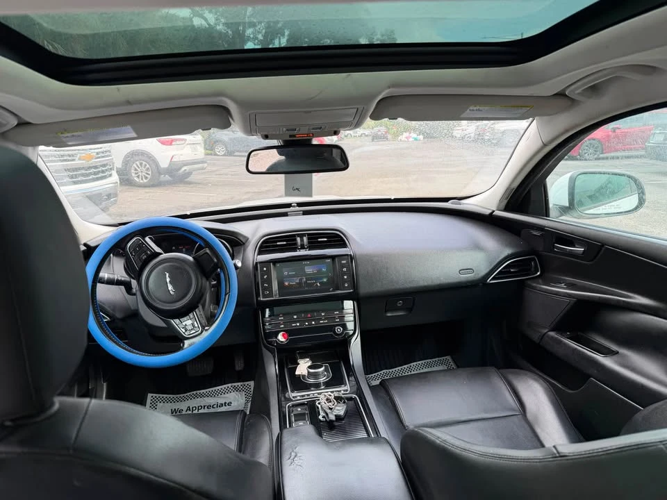 2018 Jaguar XE - Image 11 of 18