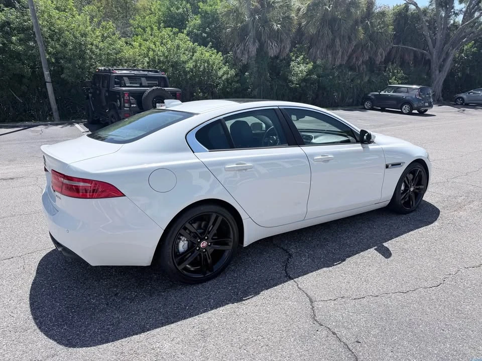 2018 Jaguar XE - Image 4 of 18