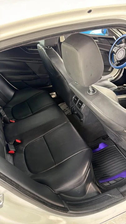 2018 Jaguar XE - Image 14 of 18