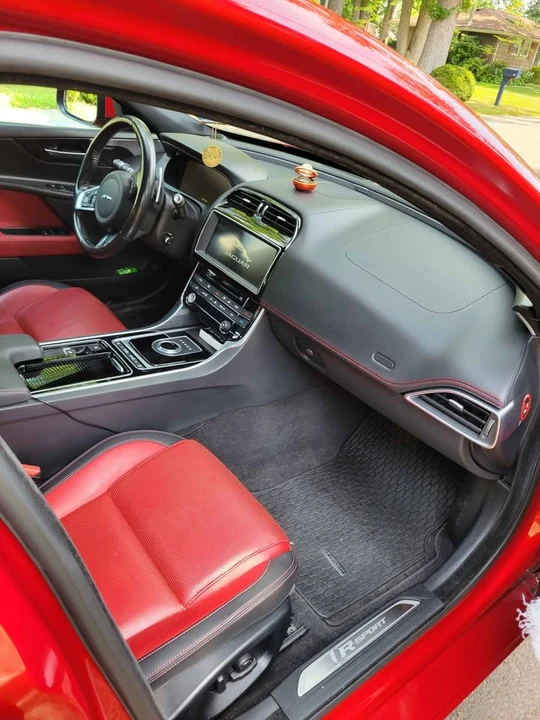 2018 Jaguar XE - Image 5 of 9