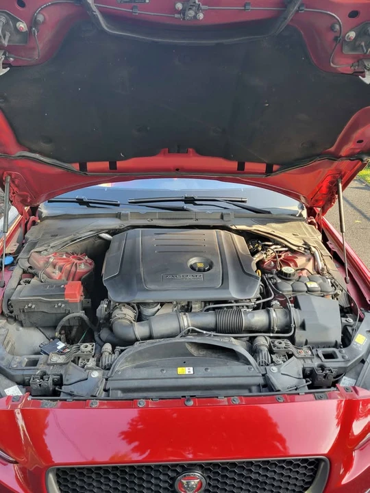 2018 Jaguar XE - Image 9 of 9