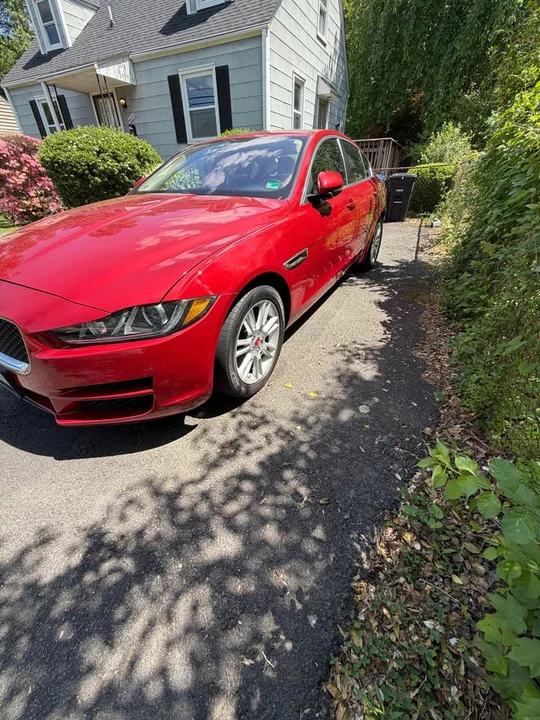 2018 Jaguar XE - Image 3 of 4