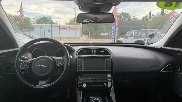 2018 Jaguar XE - Image 12 of 20
