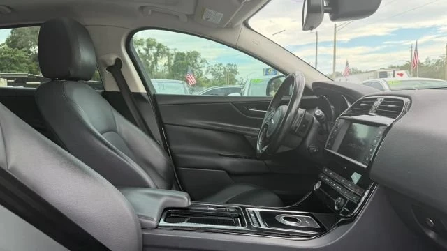 2018 Jaguar XE - Image 16 of 20