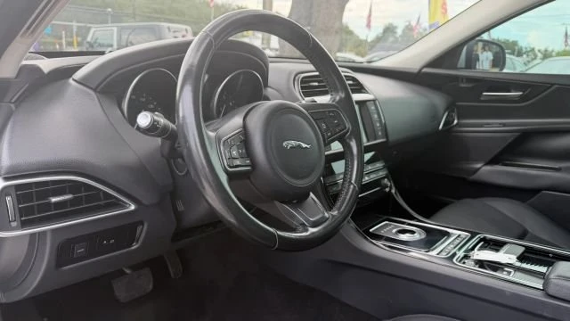 2018 Jaguar XE - Image 9 of 20