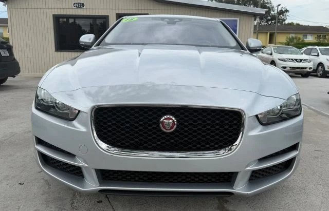 2018 Jaguar XE - Image 3 of 20