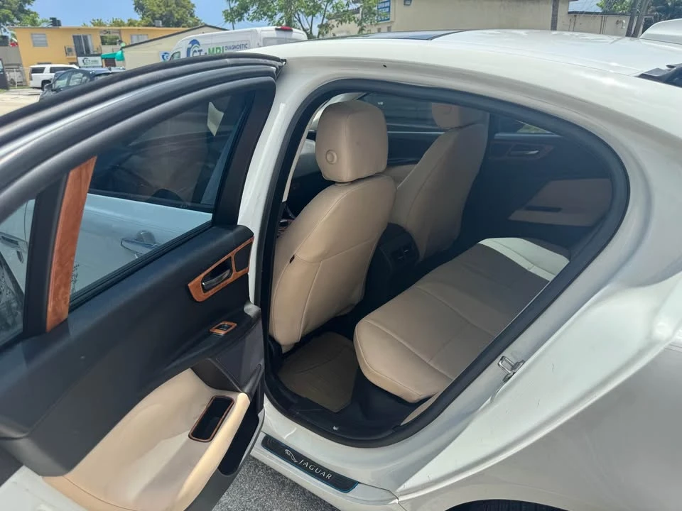 2018 Jaguar XE - Image 7 of 13