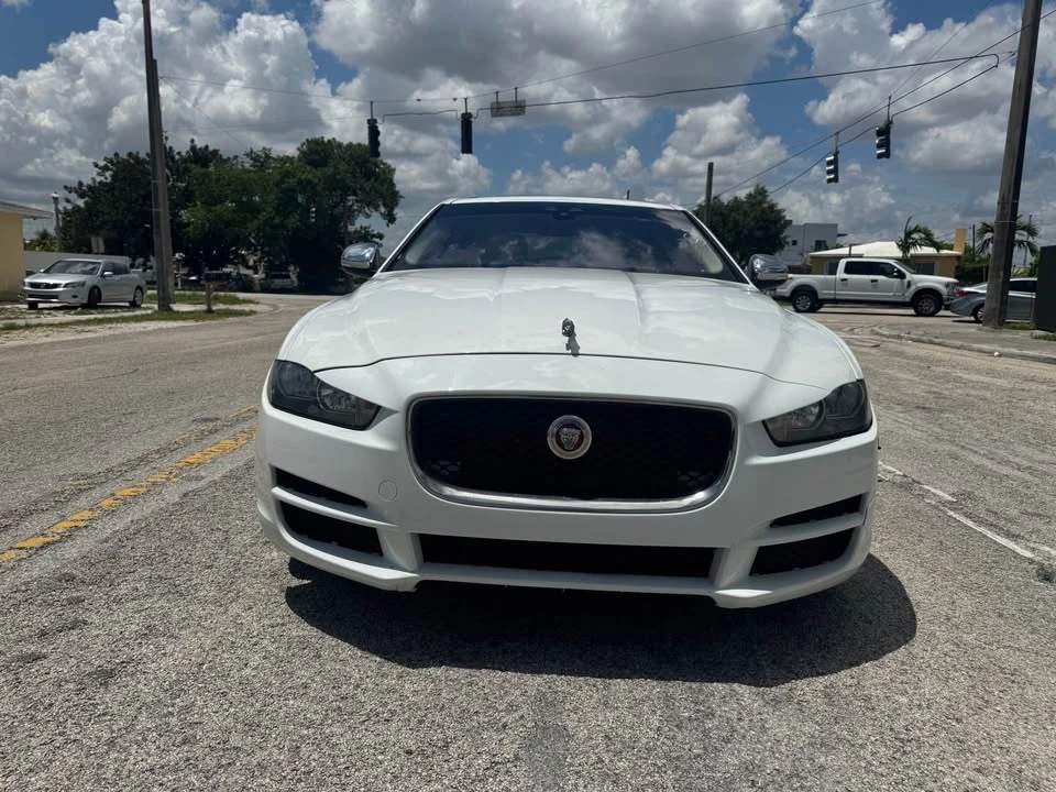 2018 Jaguar XE - Image 2 of 13