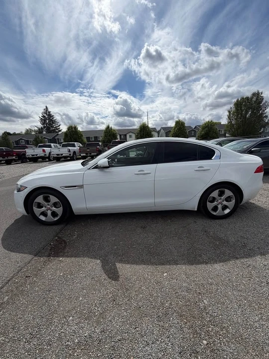 2018 Jaguar XE - Image 4 of 9