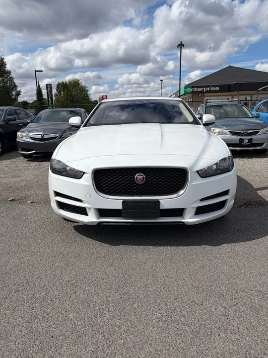 2018 Jaguar XE - Image 2 of 9