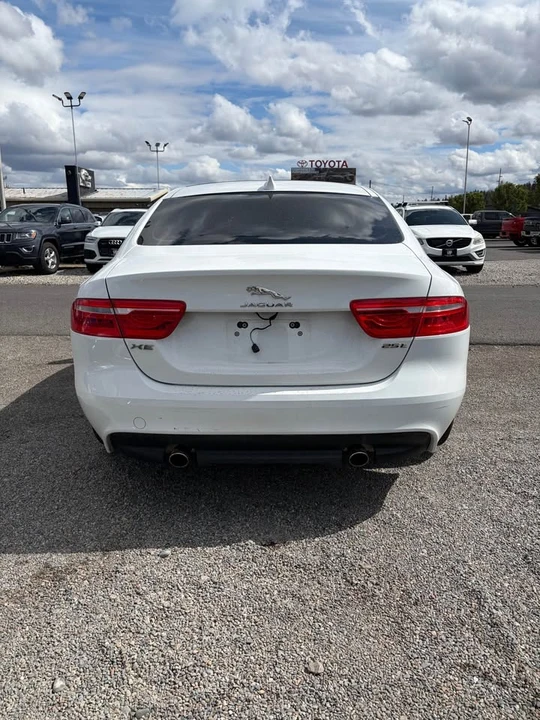 2018 Jaguar XE - Image 3 of 9