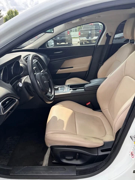 2018 Jaguar XE - Image 5 of 9