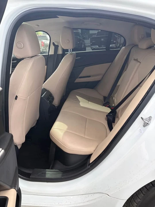 2018 Jaguar XE - Image 6 of 9