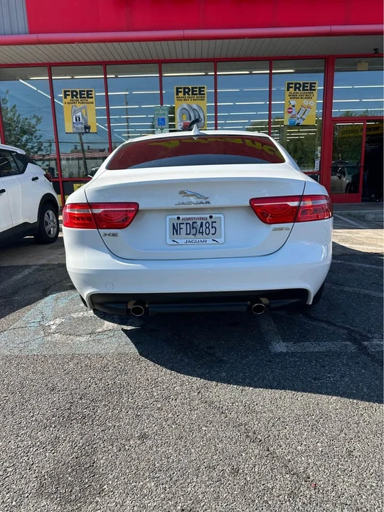 2018 Jaguar XE - Image 4 of 8