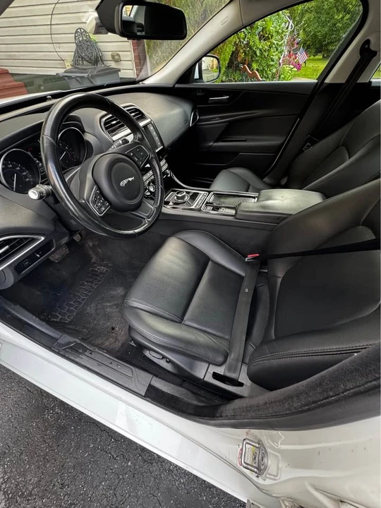 2018 Jaguar XE - Image 5 of 5