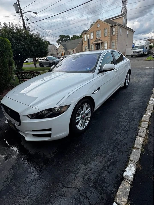 2018 Jaguar XE - Image 3 of 5