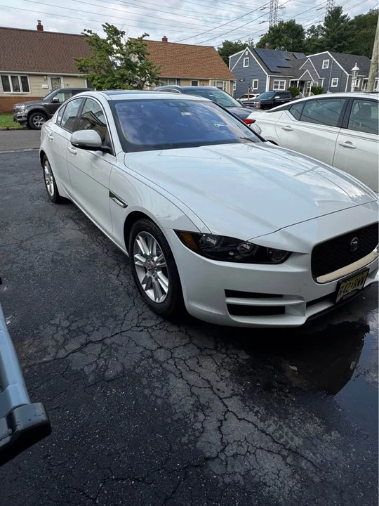 2018 Jaguar XE - Image 2 of 5