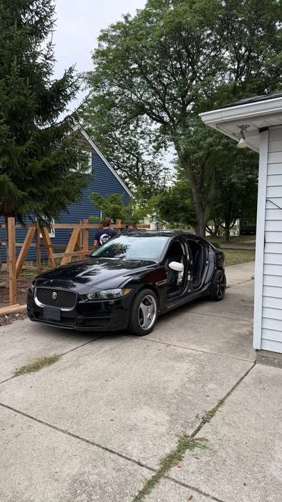 2018 Jaguar XE - Image 7 of 7
