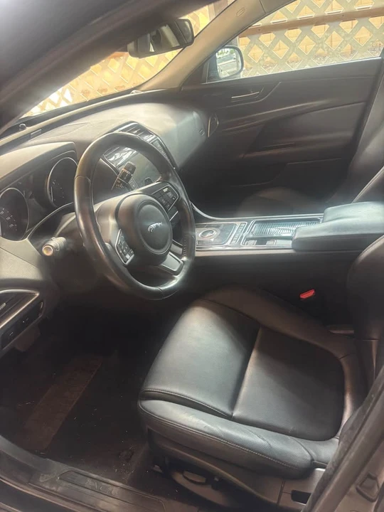 2018 Jaguar XE - Image 13 of 13
