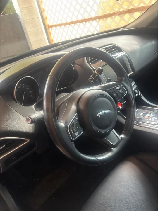 2018 Jaguar XE - Image 9 of 13