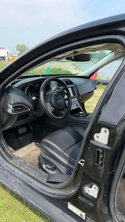 2018 Jaguar XE - Image 3 of 7