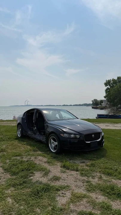 2018 Jaguar XE - Image 2 of 7
