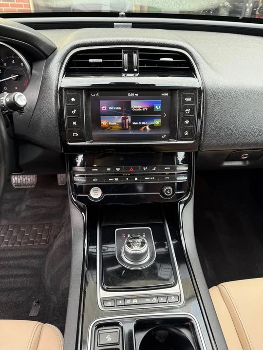 2018 Jaguar XE - Image 8 of 18