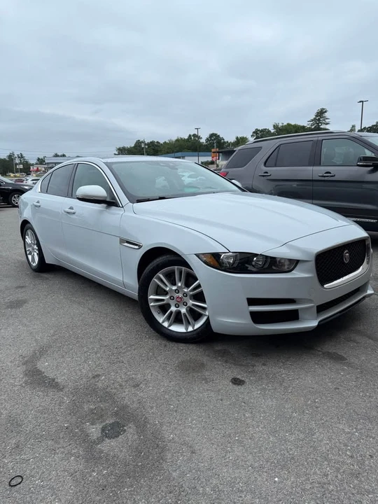 2018 Jaguar XE - Image 3 of 18
