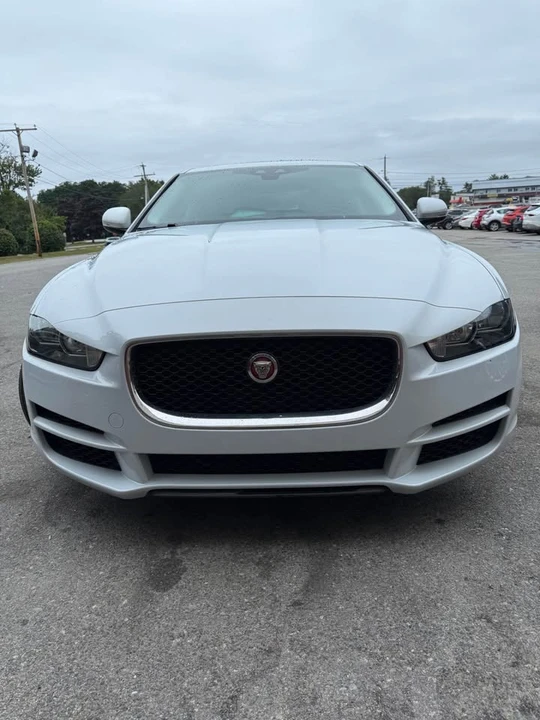 2018 Jaguar XE - Image 2 of 18